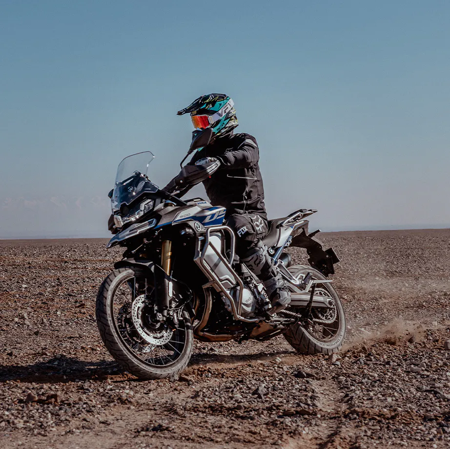 VOGE DS900X Adventure motorcycle Action